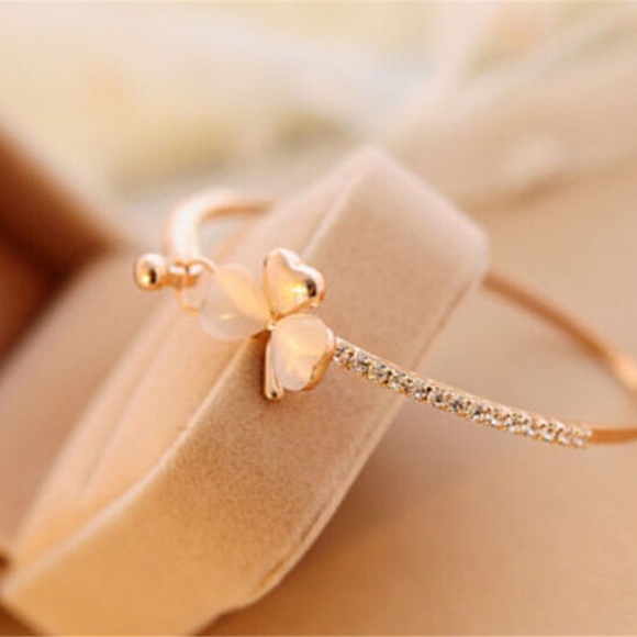 Lucky Clover Heart Cluster Gold Bangle Bracelet - Picture 7 of 8